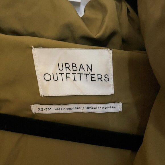 UO Mae Hooded Puffer Jacket - Picture 9 of 9